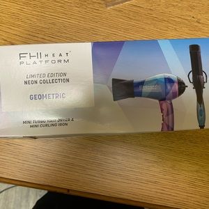 MINI TURBO HAIR DRYER &
MINI CURLING IRON